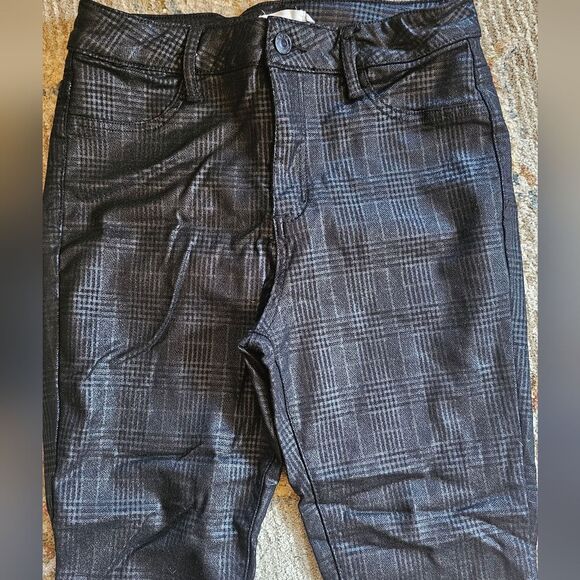 Cello Stretchy Faux Leather Printed Jeans Size 9 With 25 Inch Inseam, Like New - Picture 4 of 7